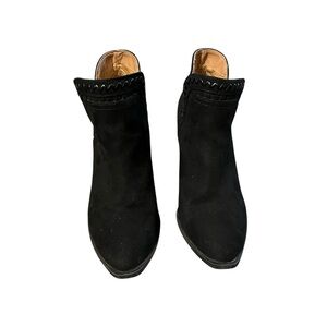 Qupid Topangs Braided V-cut Black Ankle Booties Size 6.5